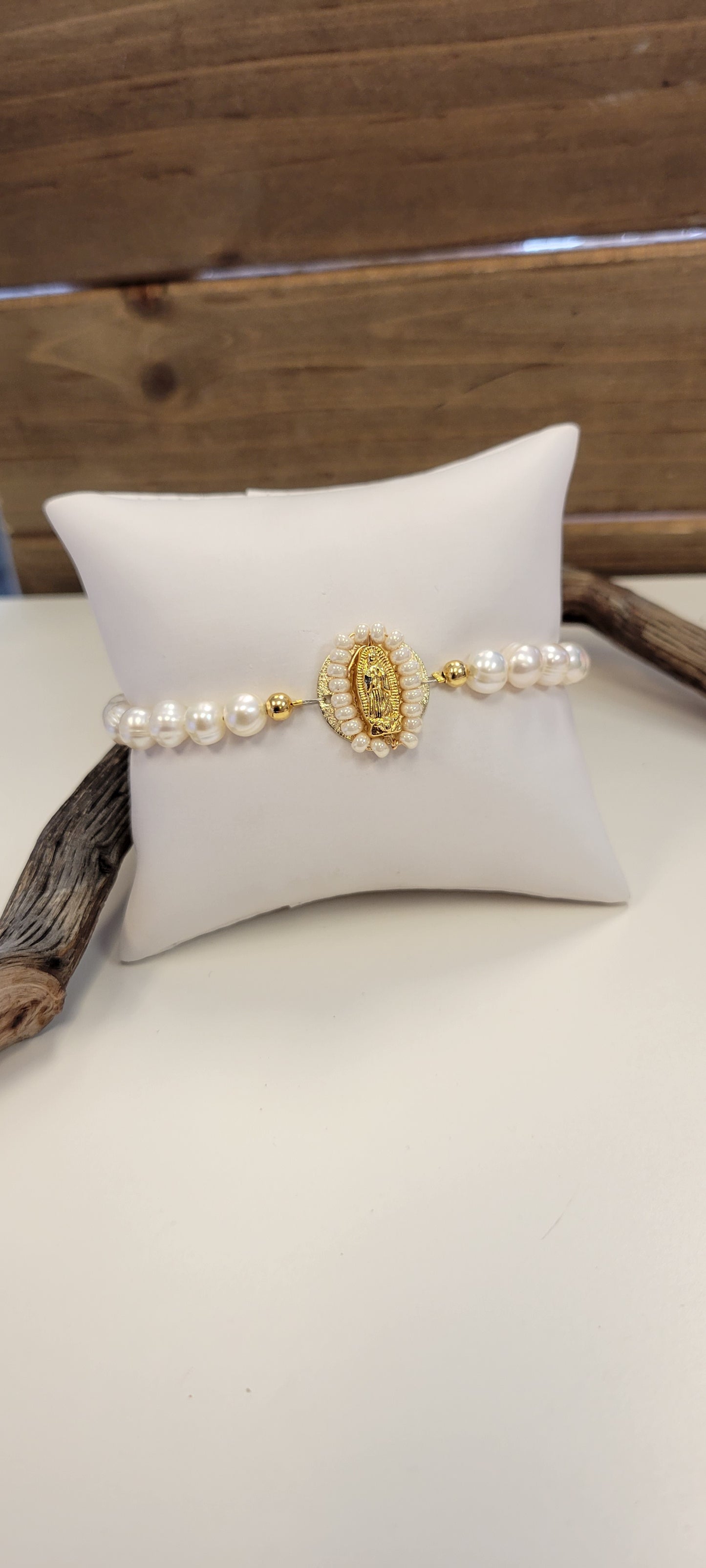 Virgen Pearl Bracelet