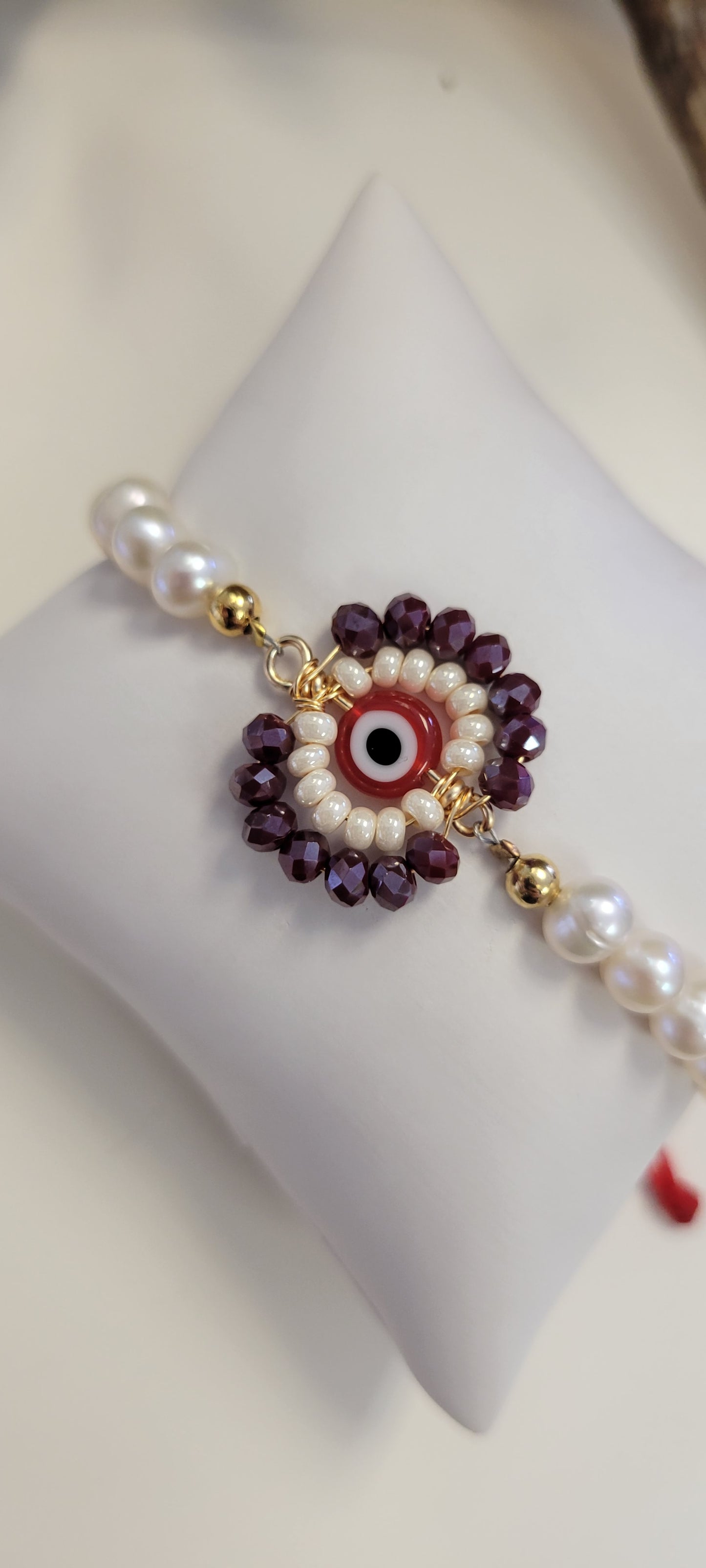 Red eye Pearl Bracelet