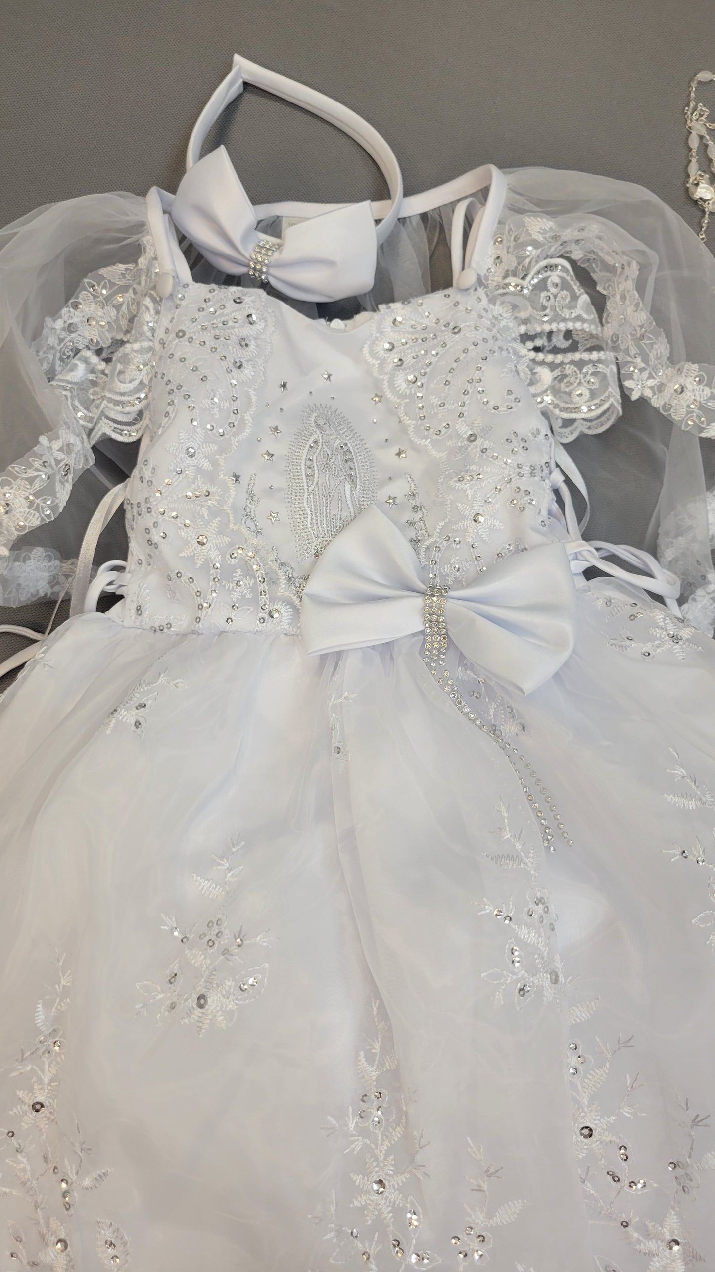 All included Baptism Dress, Christening Gown, cape, headband, bible candle,rosary,shell,cloth and shoes. ,paquete todo incluido de  Vestido de Bautizo.