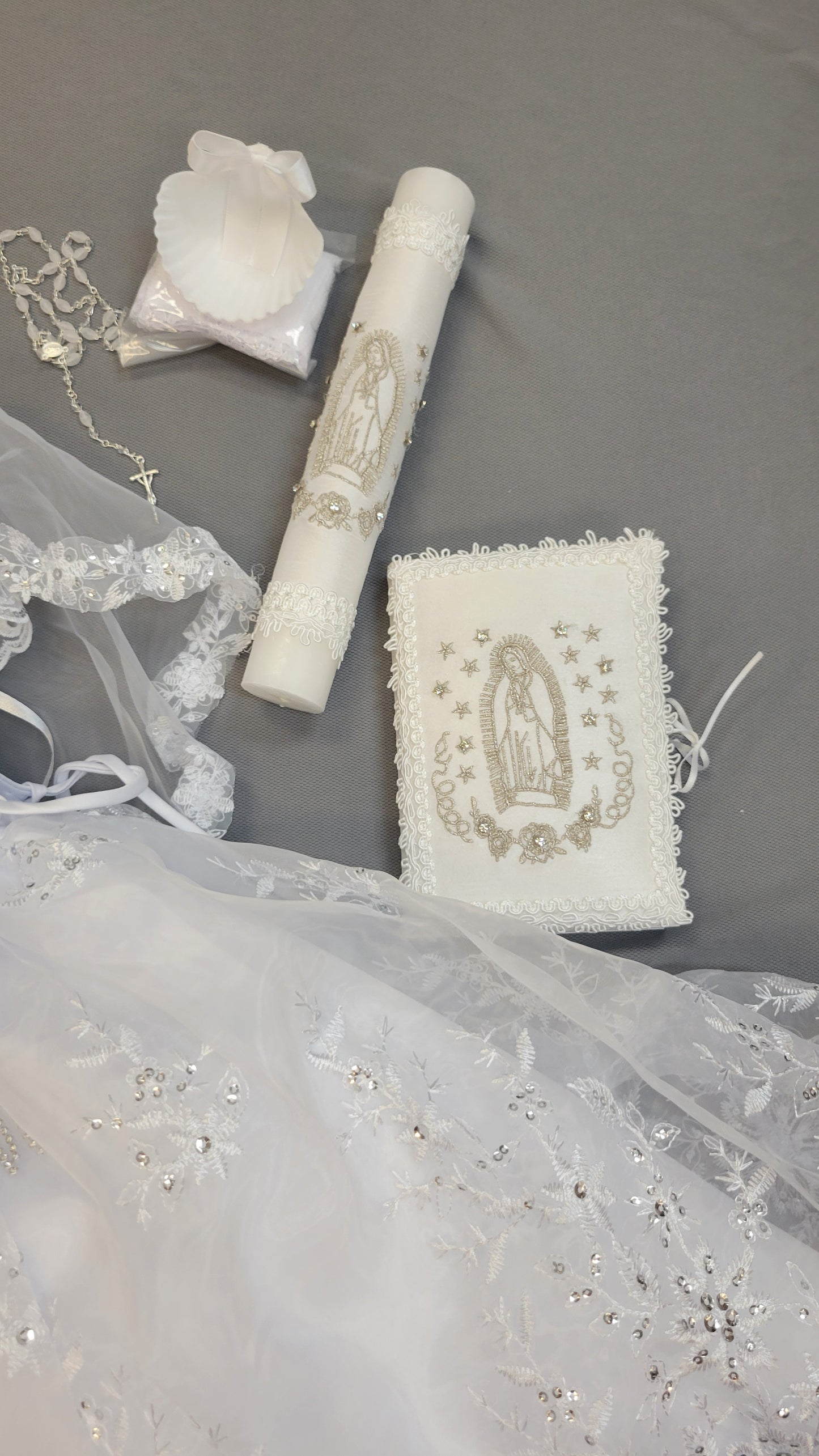 All included Baptism Dress, Christening Gown, cape, headband, bible candle,rosary,shell,cloth and shoes. ,paquete todo incluido de  Vestido de Bautizo.