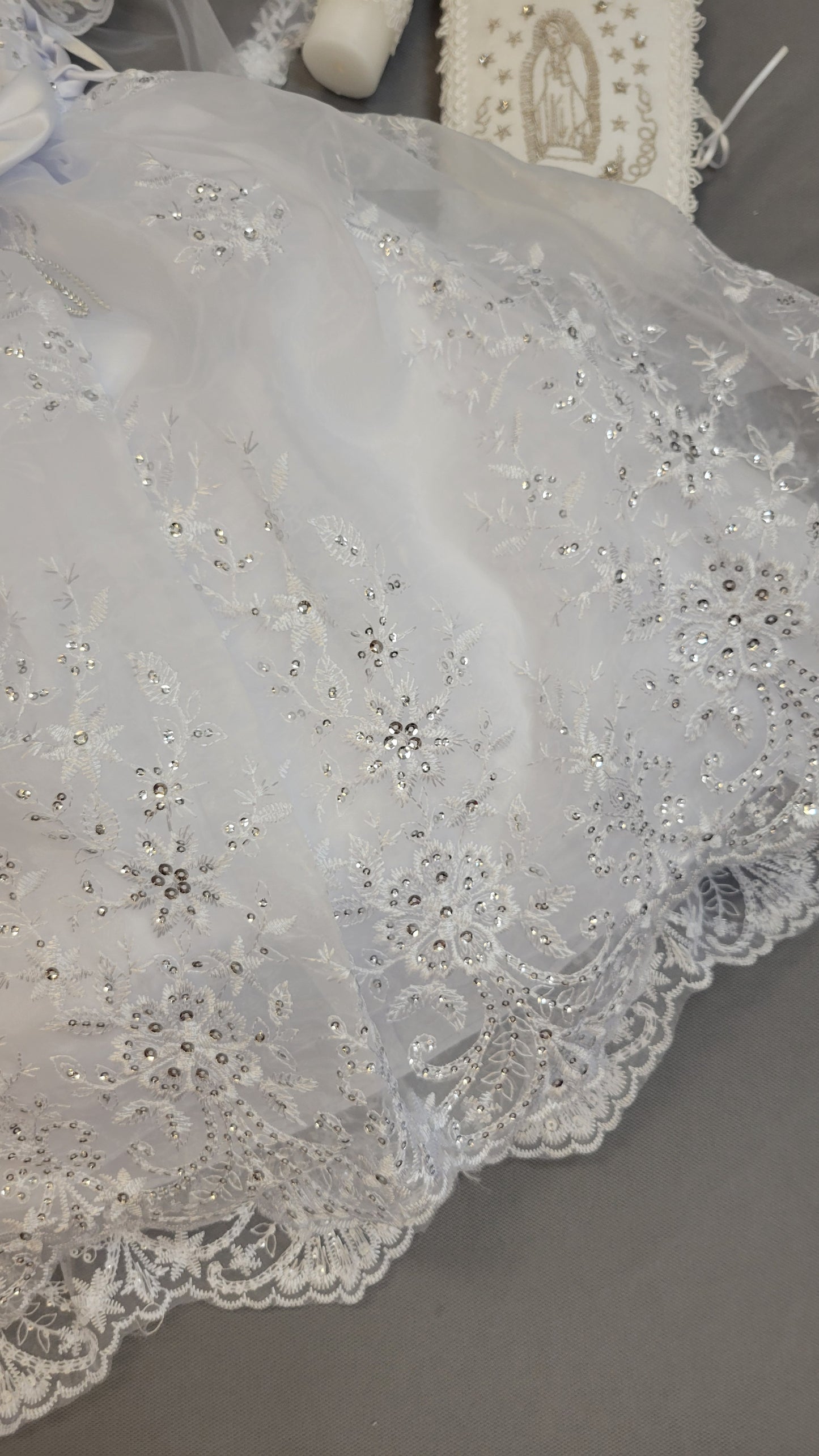 All included Baptism Dress, Christening Gown, cape, headband, bible candle,rosary,shell,cloth and shoes. ,paquete todo incluido de  Vestido de Bautizo.